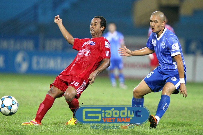 Hôm qua, Johnny Nguyễn giờ đã được gọi với cái tên Việt là Nguyễn Ngọc Anh đã có trận đấu ra mắt của mình tại V-League khi anh được tung vào sân ở hiệp 2 trong cuộc đối đầu với CLB B. Bình Dương. Anh đã nhanh chóng hòa nhập tốt vào lối chơi của toàn đội.